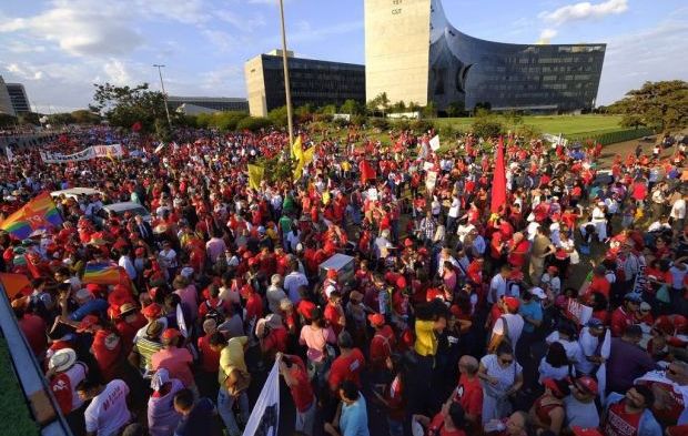 Agora é oficial: Lula é candidato!