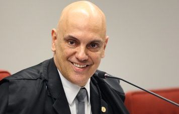 Alexandre de Moraes nega liberdade a Lula e mantém julgamento no plenário