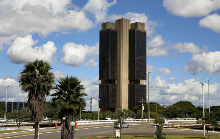 Aniversário de um ano da lei da autonomia do Banco Central é marcado por protestos