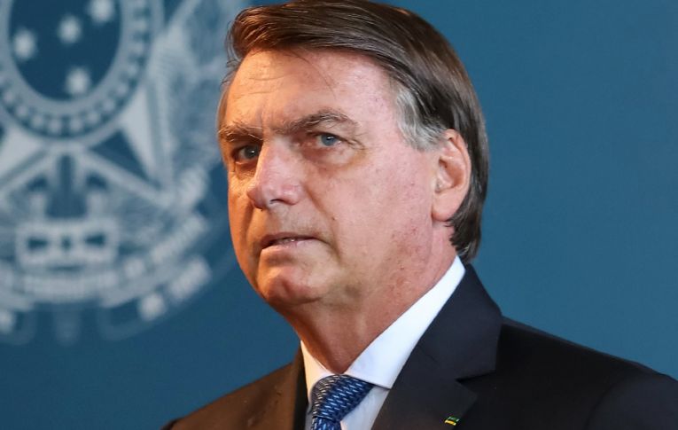 Aprovação de Bolsonaro despenca e até movimentos de direita aderem a impeachment