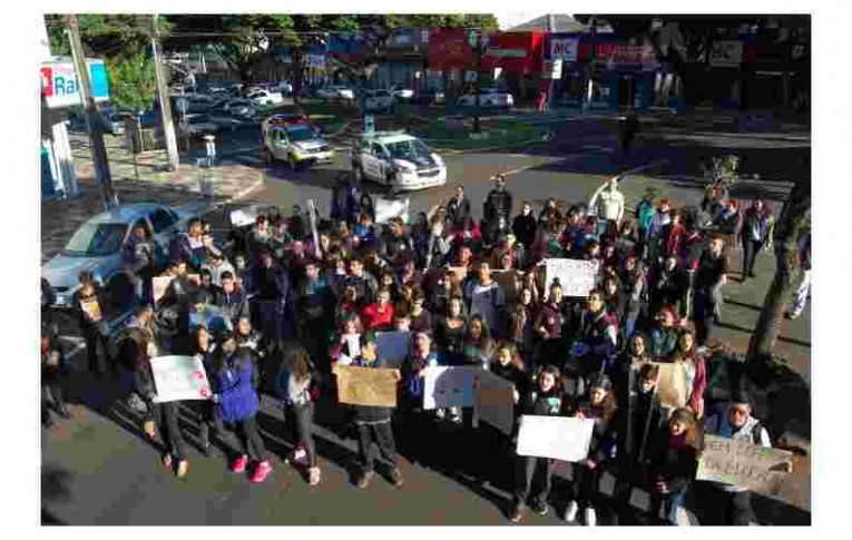 Bancários participam do Dia Nacional de Greve Pela Educação