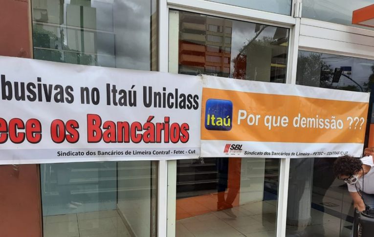 Bancários protestam contra demissões no Itaú