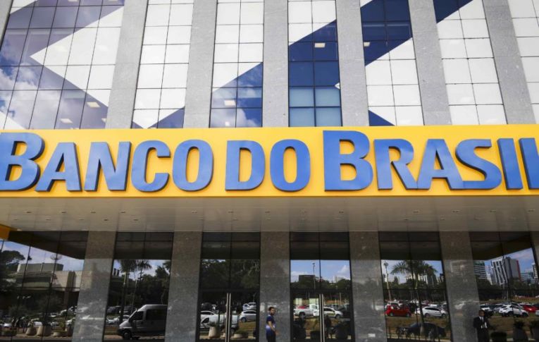 Bancos demitem 5.542 funcionários em 12 meses