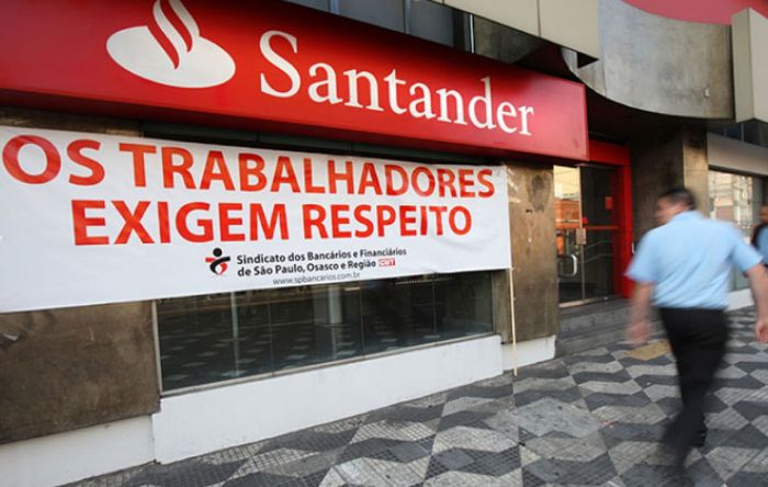 Bancos mantêm lucros em 2023, mas fecham 6 mil postos de trabalho