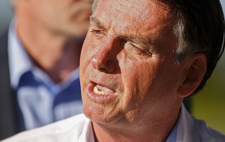 Bolsonaro comete crime de responsabilidade e pode ser alvo de impeachment