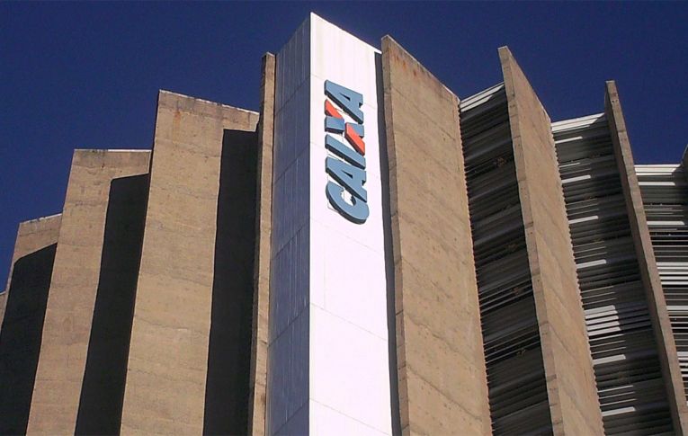 Bolsonaro e Guedes querem privatizar a Caixa. Bancários e oposição reagem contra venda do banco público