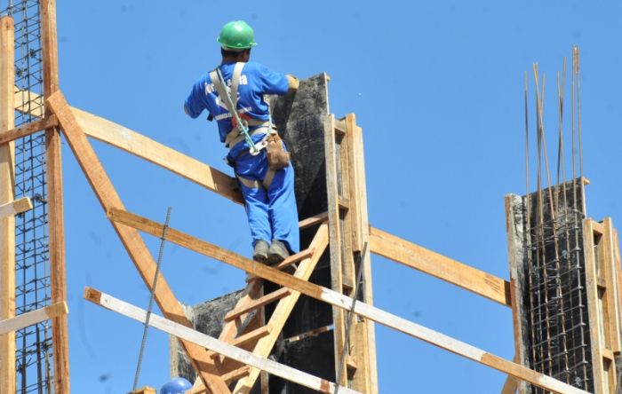 Bolsonaro muda regras de segurança do trabalho para beneficiar patrão