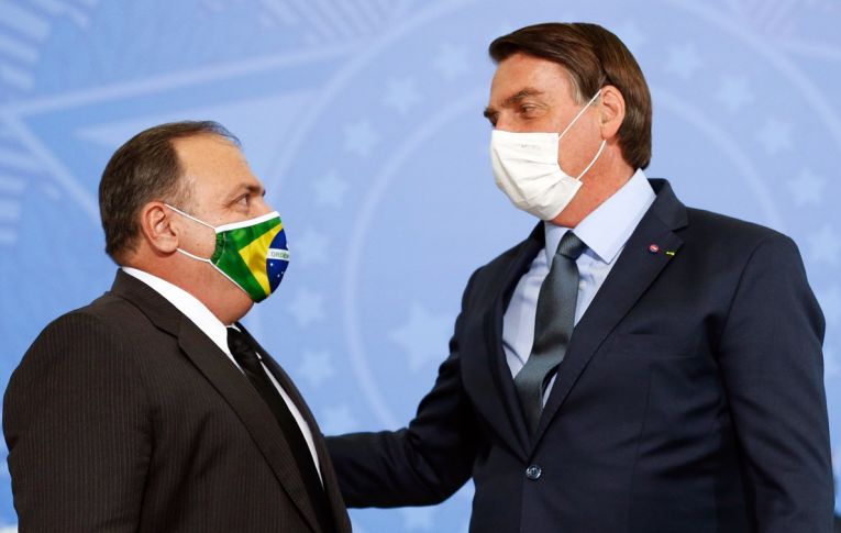 Bolsonaro proíbe compra de vacina e acusa ministro de traidor