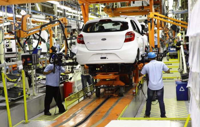 Brasil perde R$ 3 bi em arrecadação e 119 mil empregos com fim da Ford, diz Dieese