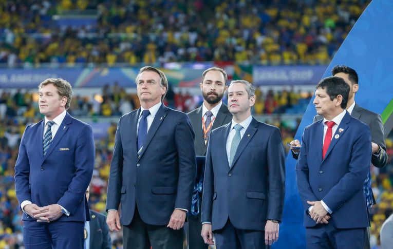 Brasil sediará Copa América, com 16,5 milhões de casos de covid, 462 mil mortos e próximo de colapso