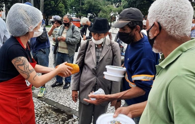 Brasil tem 19 milhões de famintos e 20 novos bilionários durante a pandemia