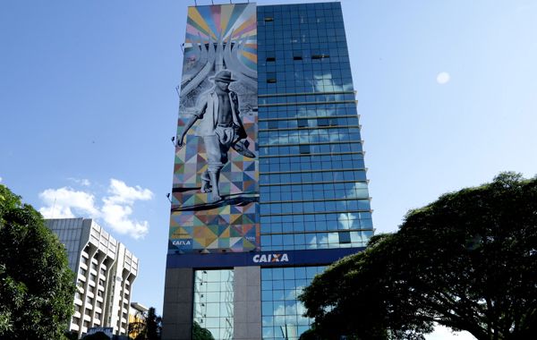 Caixa anuncia abertura de 75 novas agências, mas não aponta solução para deficit de aproximadamente 20 mil bancários