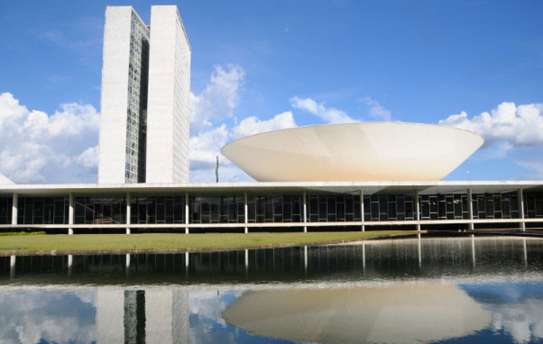 Câmara dos Deputados aprova emenda ao PLP 108/24 que beneficia participantes de fundos de pensão