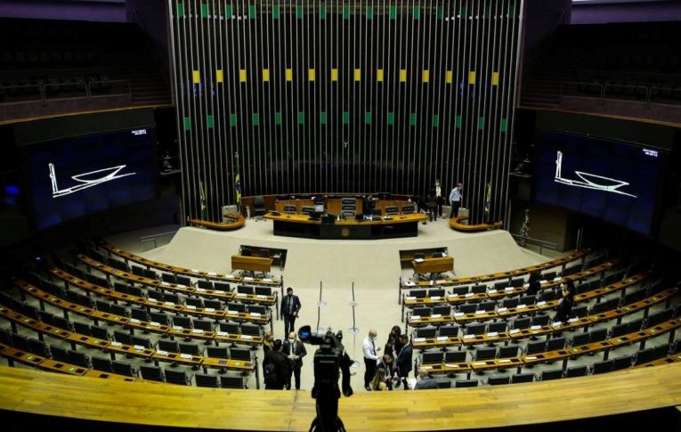 Câmara volta do recesso com agenda de MPs e teletrabalho na pauta de votação