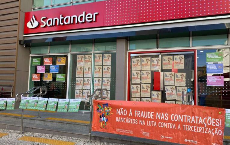 Categoria bancária realiza protesto em frente às agências bancárias