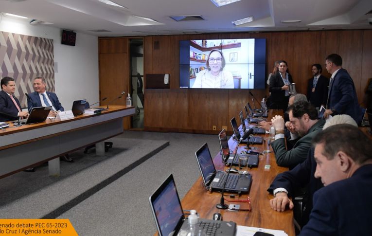 CCJ do Senado adia PEC que coloca Banco Central nas mãos do mercado