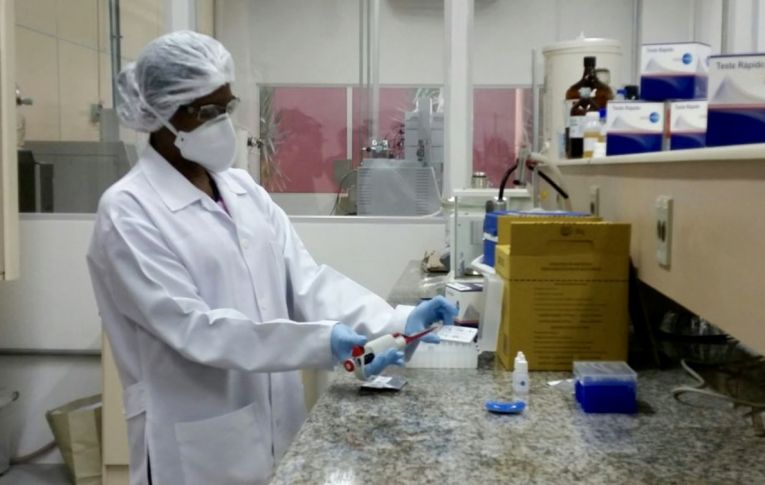 Cientistas negras são as mais afetadas na atividade acadêmica durante a pandemia