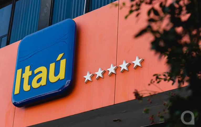 Clientes do Itaú mantêm reclamações após fechamento de agência em Umuarama