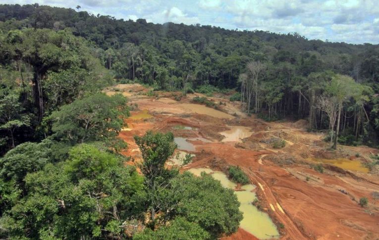 Com ‘mineração artesanal’, Bolsonaro libera garimpo ilegal na Amazônia