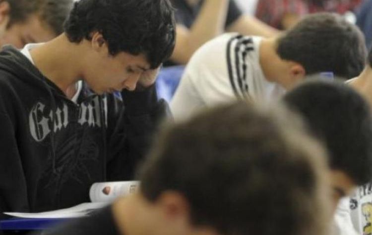 Com Temer, quase um milhão de estudantes pobres desistem do Enem