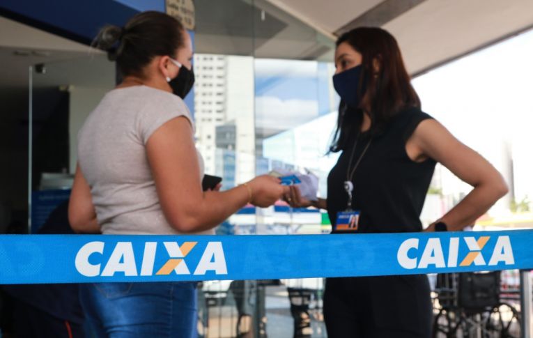 Com trabalhadores exaustos, Caixa segue abrindo as agências aos sábados