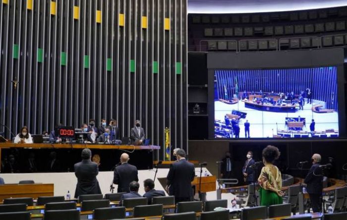 Congresso desvia recursos de área social e trabalhista para obras eleitoreiras