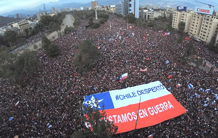 Constituição de Pinochet é derrotada em plebiscito no Chile neste domingo (25)