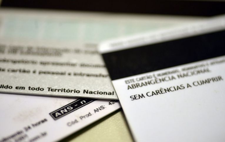 Depois de aumento de 11% nos remédios, planos de saúde podem subir até 18%