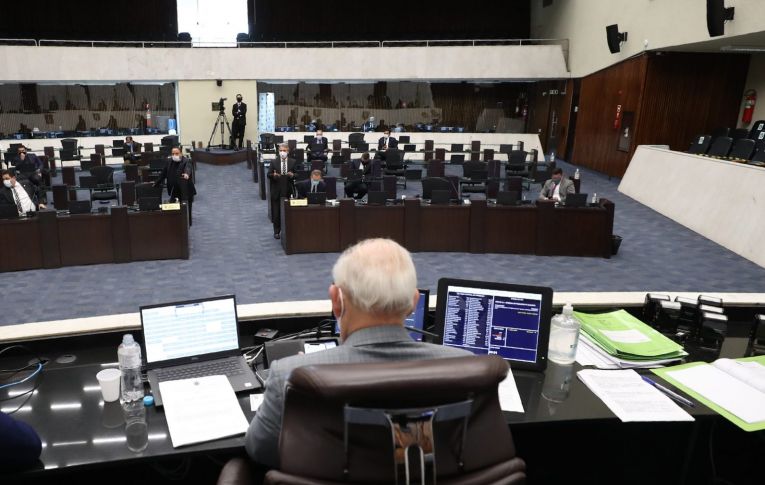 Deputados derrubam veto que pedia obrigatoriedade de portas giratórias em agências bancárias