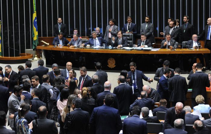 Deputados destroem emprego formal dos bancários, afirma presidente da Contraf-CUT