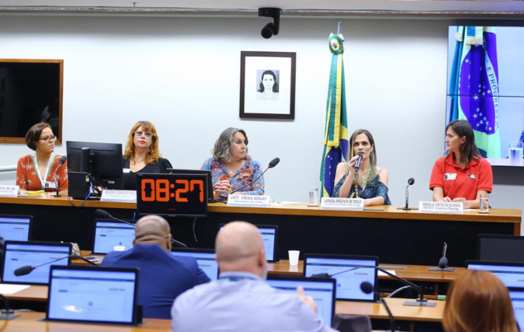 Deputados discutem situação de PCDs e neurodivergentes na Caixa e BB