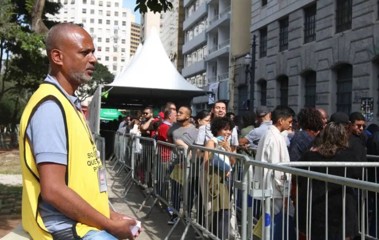 Desemprego cai a 7,5% no trimestre encerrado em novembro: menor taxa desde 2015