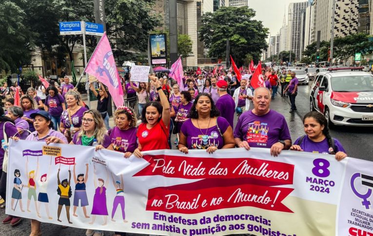 Dia Internacional da Mulher: trabalhadoras protestam por direitos em todo o país