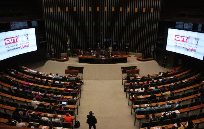 Do lado certo da história: CUT recebe homenagem pelas quatro décadas de resistência