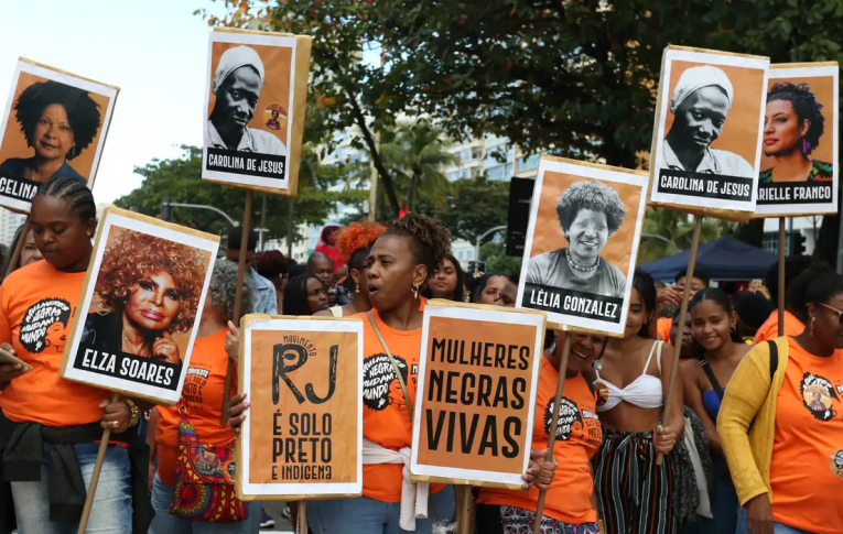 Dois terços das mulheres assassinadas com armas de fogo são negras