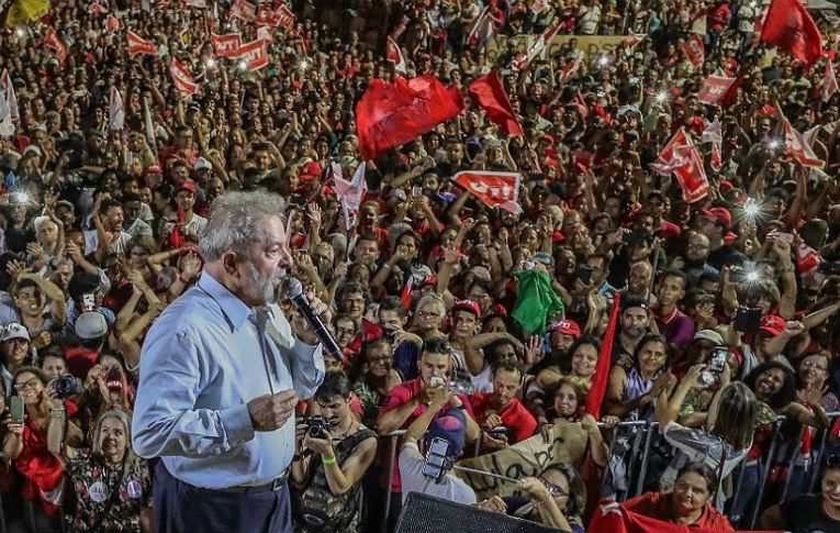 Em nova pesquisa Vox Populi, Lula segue líder da corrida presidencial