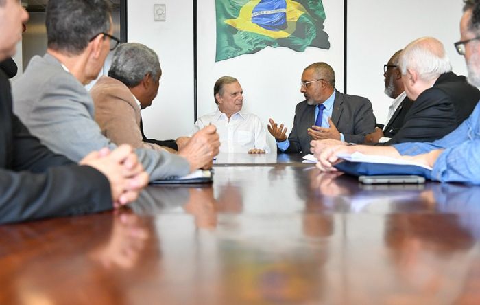 Em reunião com Jereissati, CUT e demais centrais propõem mudanças no relatório