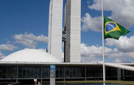 Empregados da Caixa vão pressionar senadores