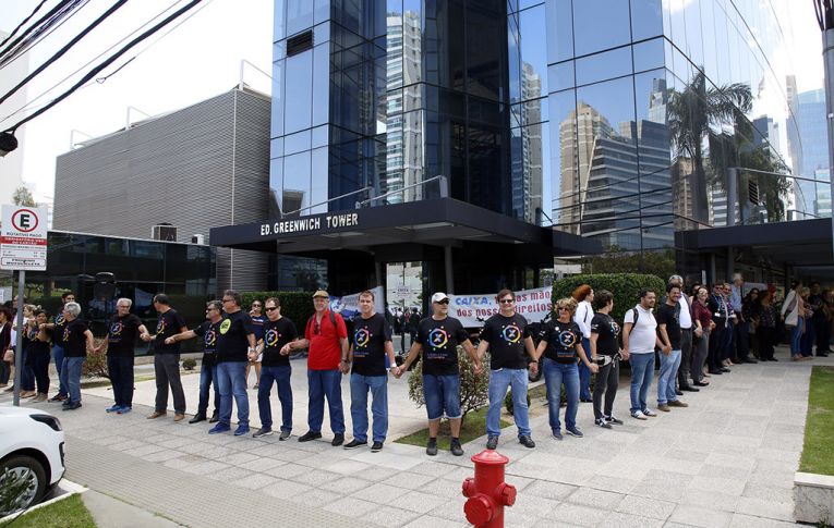 Empregados se mobilizam contra o desmonte da Caixa