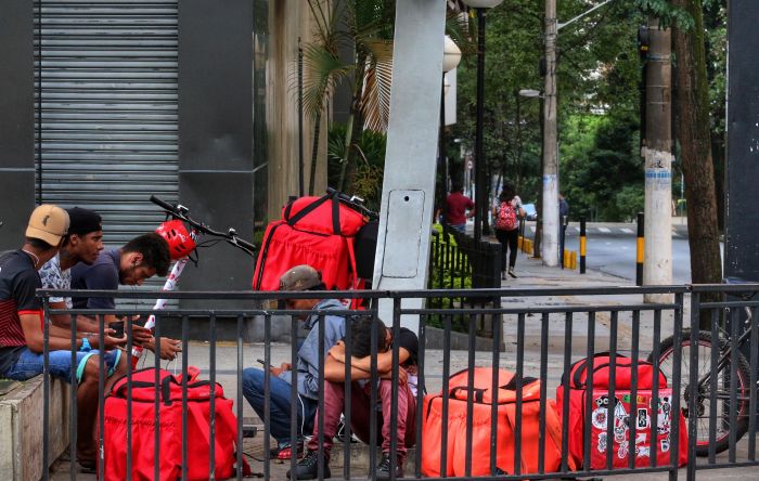 Entregadores por aplicativos param e pedem que clientes não façam pedidos