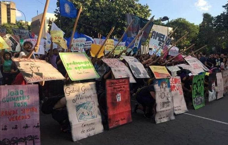 Estudantes confirmam atos em Brasília e 23 capitais contra cortes na educação na quinta-feira