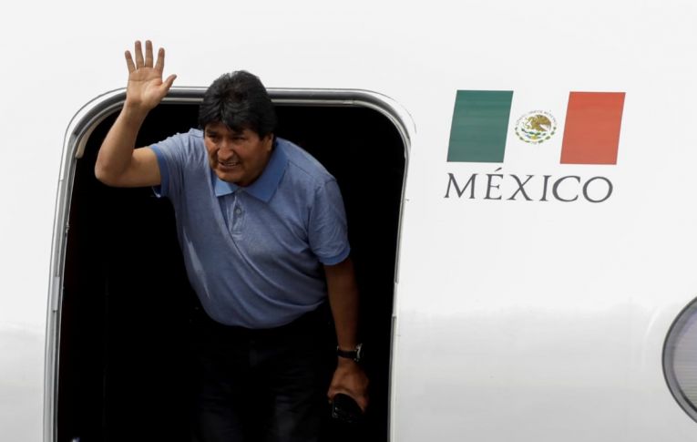 Evo Morales chega ao México para asilo: ‘Peço para que não haja mais sangue’