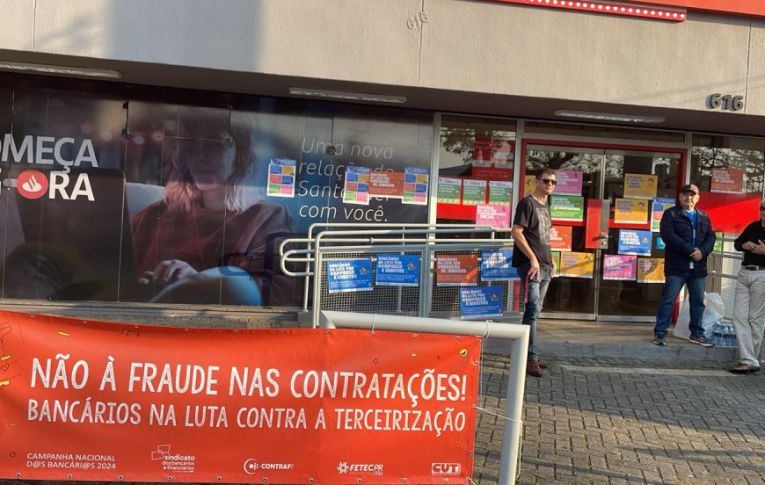 Fetec e sindicatos filiados promovem protesto em frente das agências do Santander