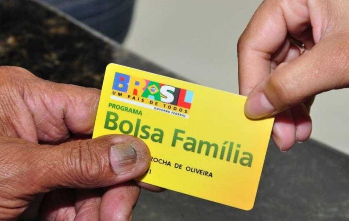 Fila do Bolsa Família é 7,6 vezes maior do que diz o governo Bolsonaro