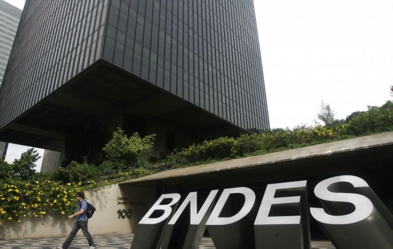 Funcionários do BNDES denunciam tentativa de desmonte do banco