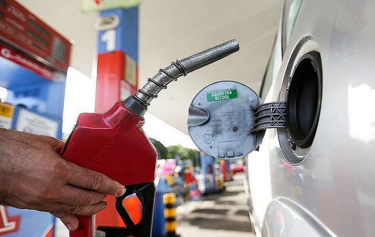 Gasolina em refinaria privatizada na Bahia custa 27,4% mais que a da Petrobras