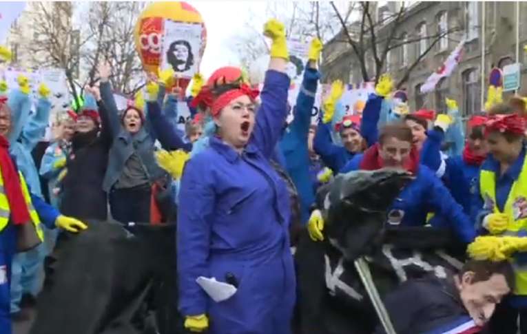 Governo da França recua na idade mínima para Previdência após onda de protestos