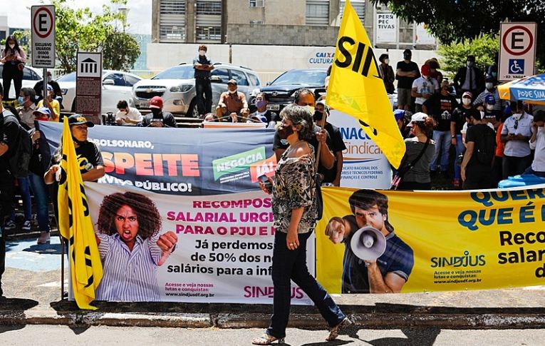 Greve no Banco Central inflama protestos de outras categorias por reajustes