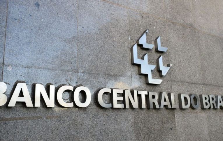 Independência do Banco Central impede crescimento do Brasil