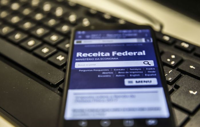 Isenção de IR até R$ 5 mil pode ser alcançada com taxação sobre lucros e dividendos 